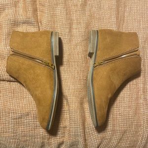 KIDS: cat & jack booties. Tan. Suede. Worn once.